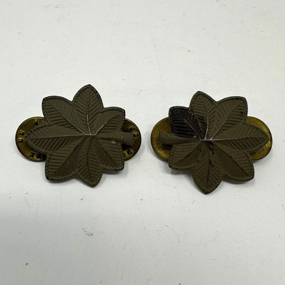 Vintage Subdued Oak Leaf Military Rank Insignia Pins Pair Major Lt Col 1 Inch